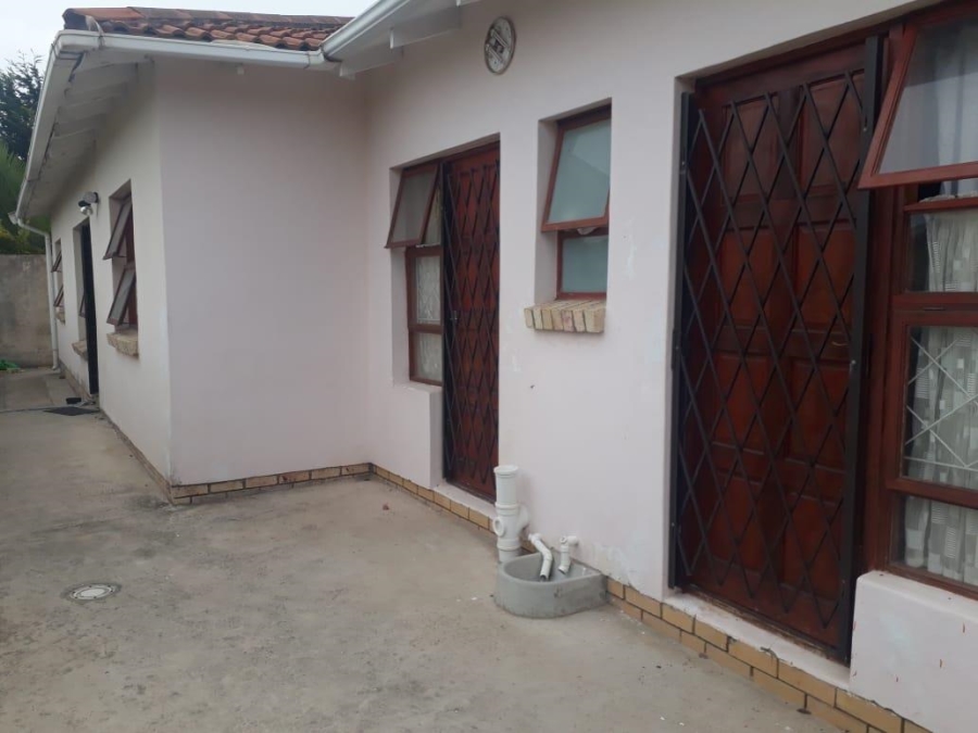 To Let 1 Bedroom Property for Rent in Summerstrand Eastern Cape